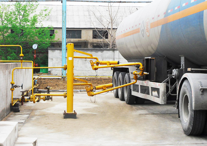 液化氣定量裝車(chē)現(xiàn)場(chǎng)圖 液化氣定量裝車(chē)現(xiàn)場(chǎng)圖